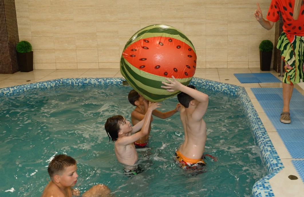 Именинникам - 1 час в подарок!